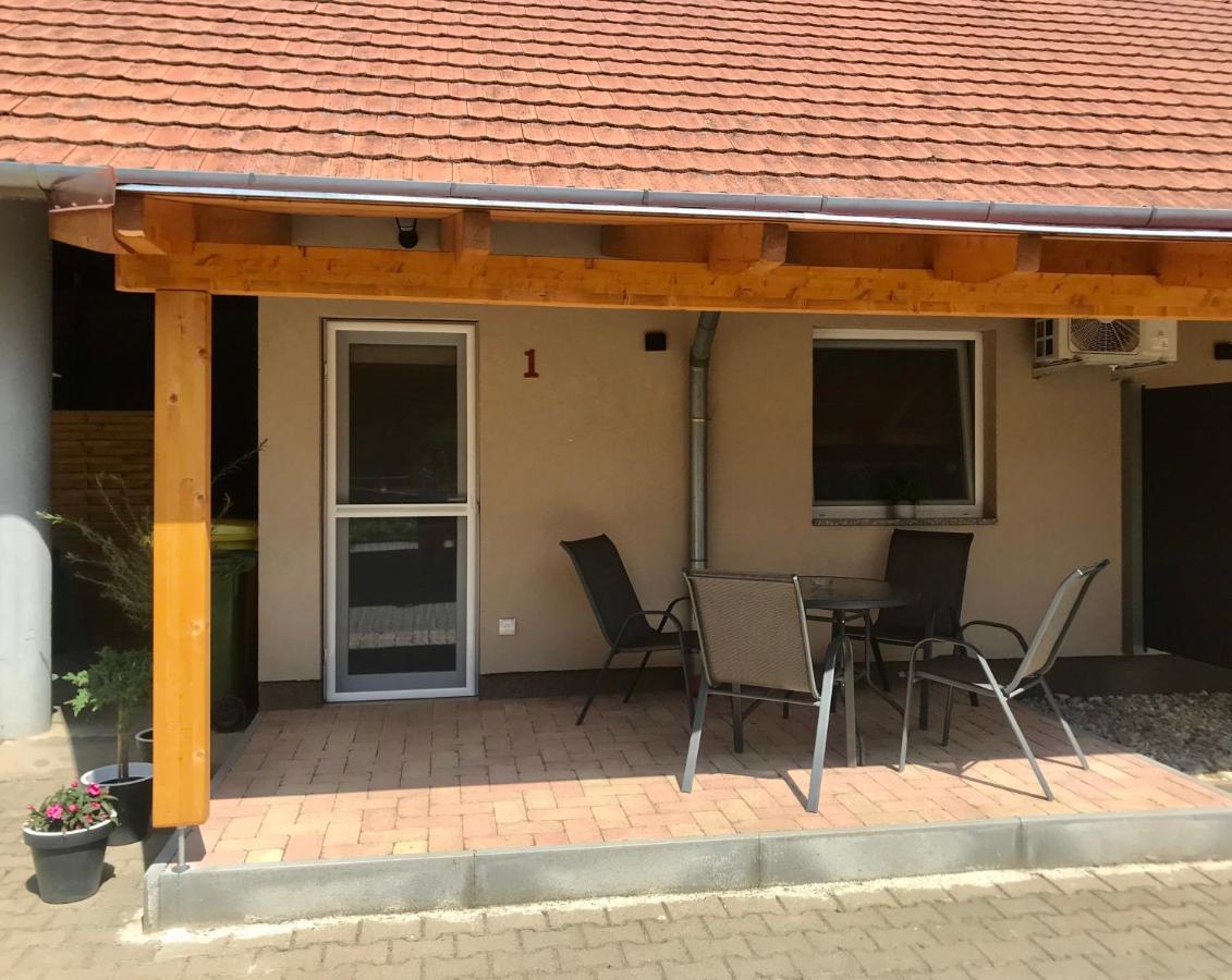 Lena Vendeghaz Hotel Balatonbereny Exterior photo