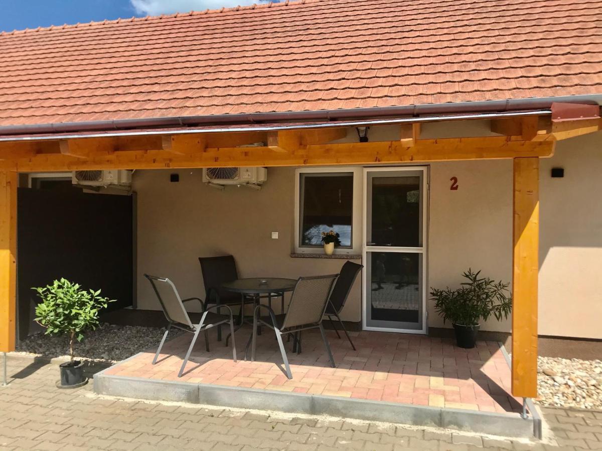 Lena Vendeghaz Hotel Balatonbereny Exterior photo